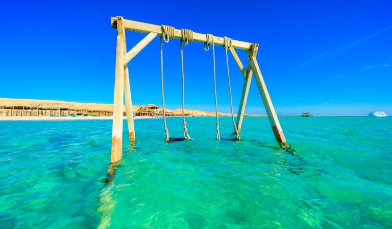 赫尔格达橙湾泳滩